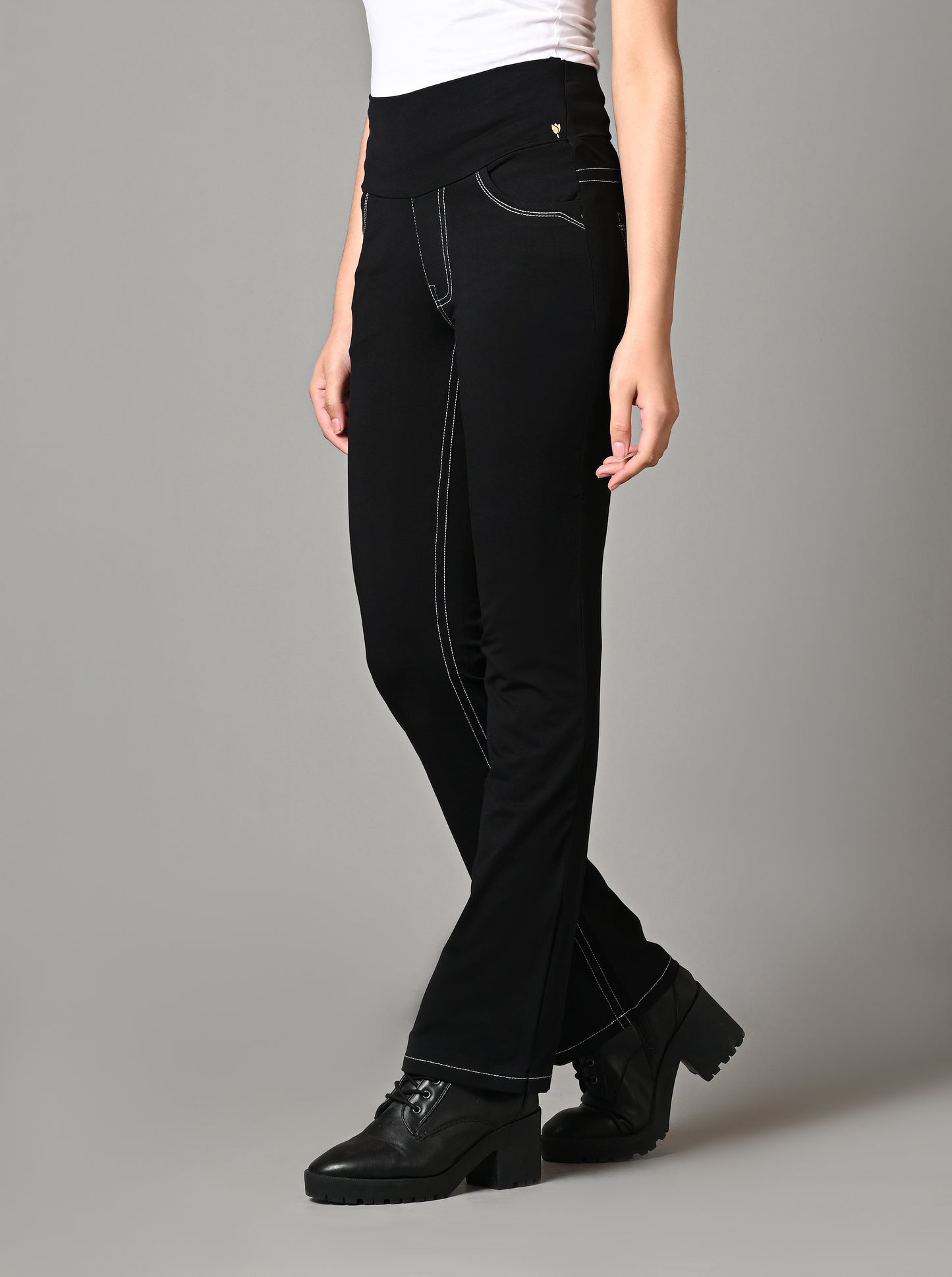 New Jeans - Stitch Solid Cotton Black Stretch Pants