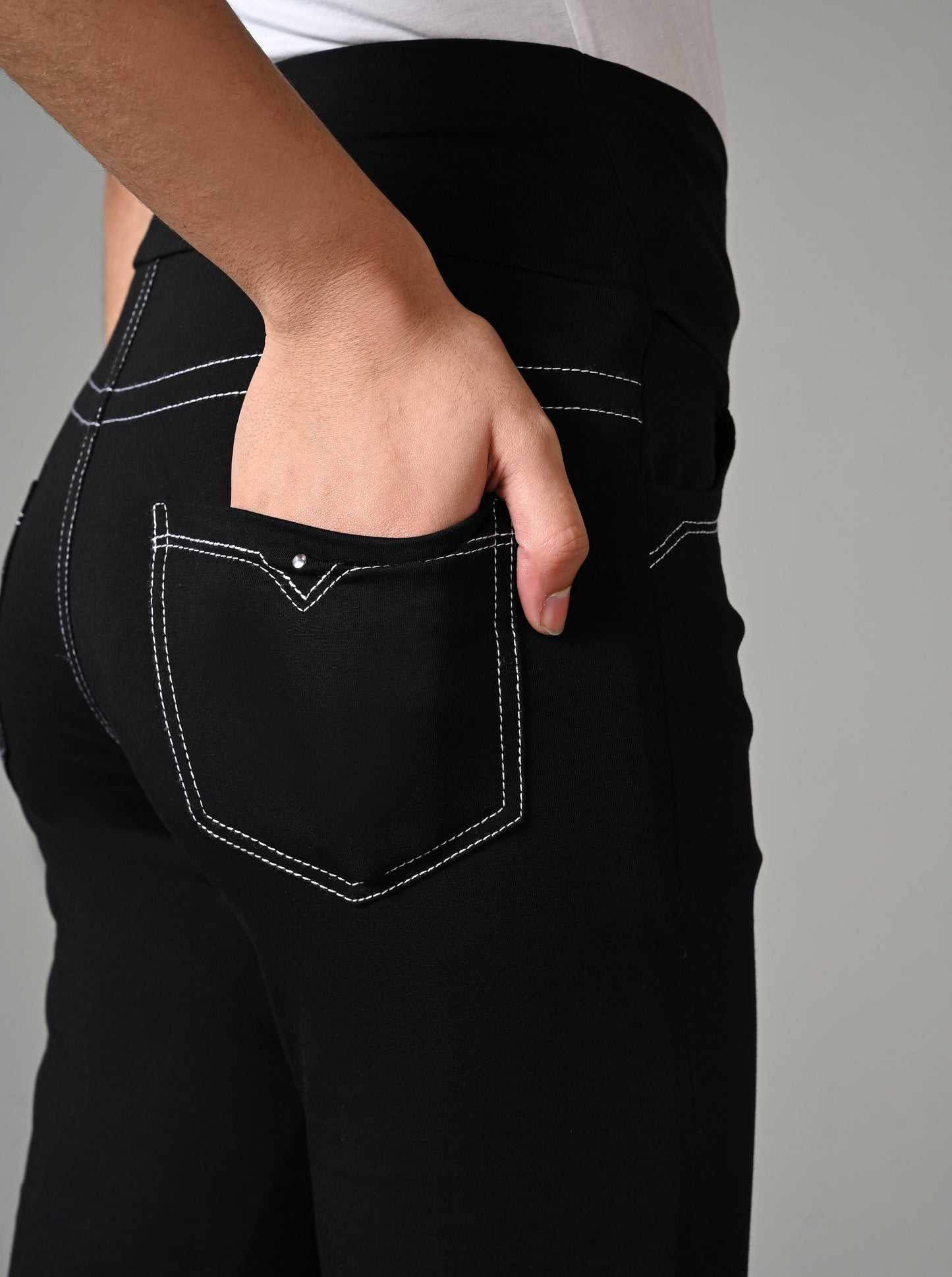 New Jeans - Stitch Solid Cotton Black Stretch Pants